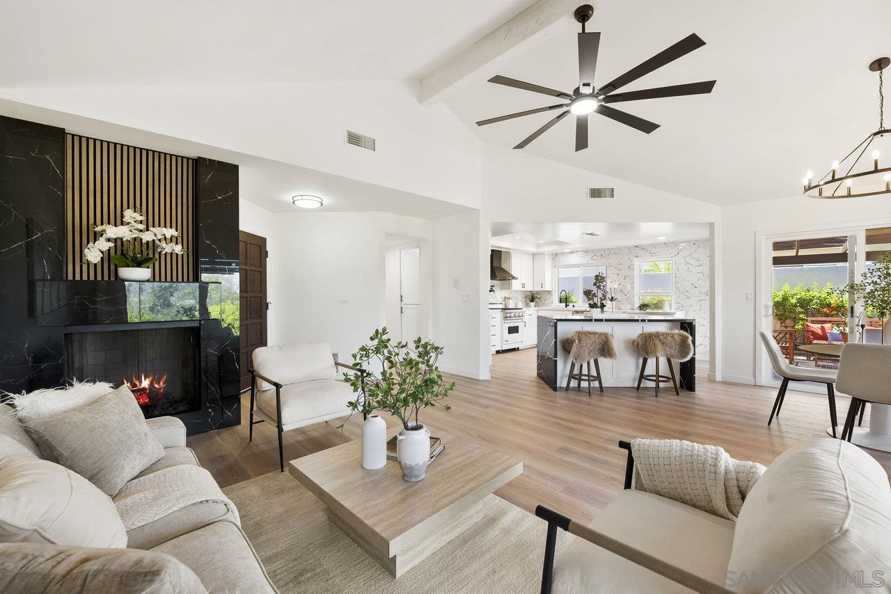 Detail Gallery Image 3 of 39 For 17676  Corte Sobrado, San Diego,  CA 92128 - 2 Beds | 2 Baths