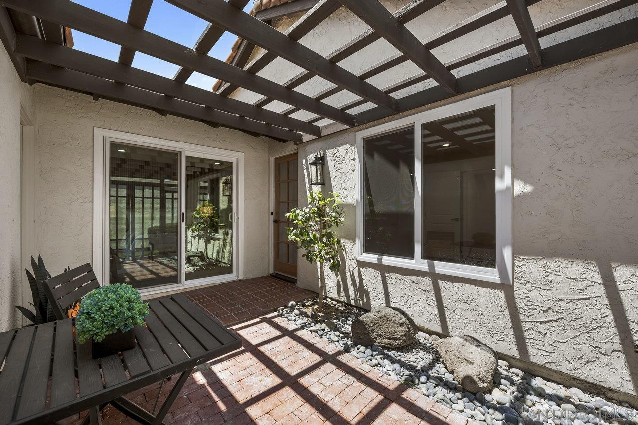 Detail Gallery Image 34 of 39 For 17676  Corte Sobrado, San Diego,  CA 92128 - 2 Beds | 2 Baths