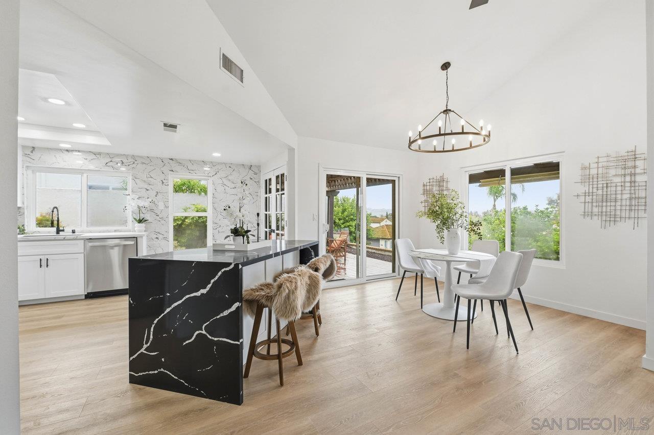 Detail Gallery Image 7 of 39 For 17676  Corte Sobrado, San Diego,  CA 92128 - 2 Beds | 2 Baths