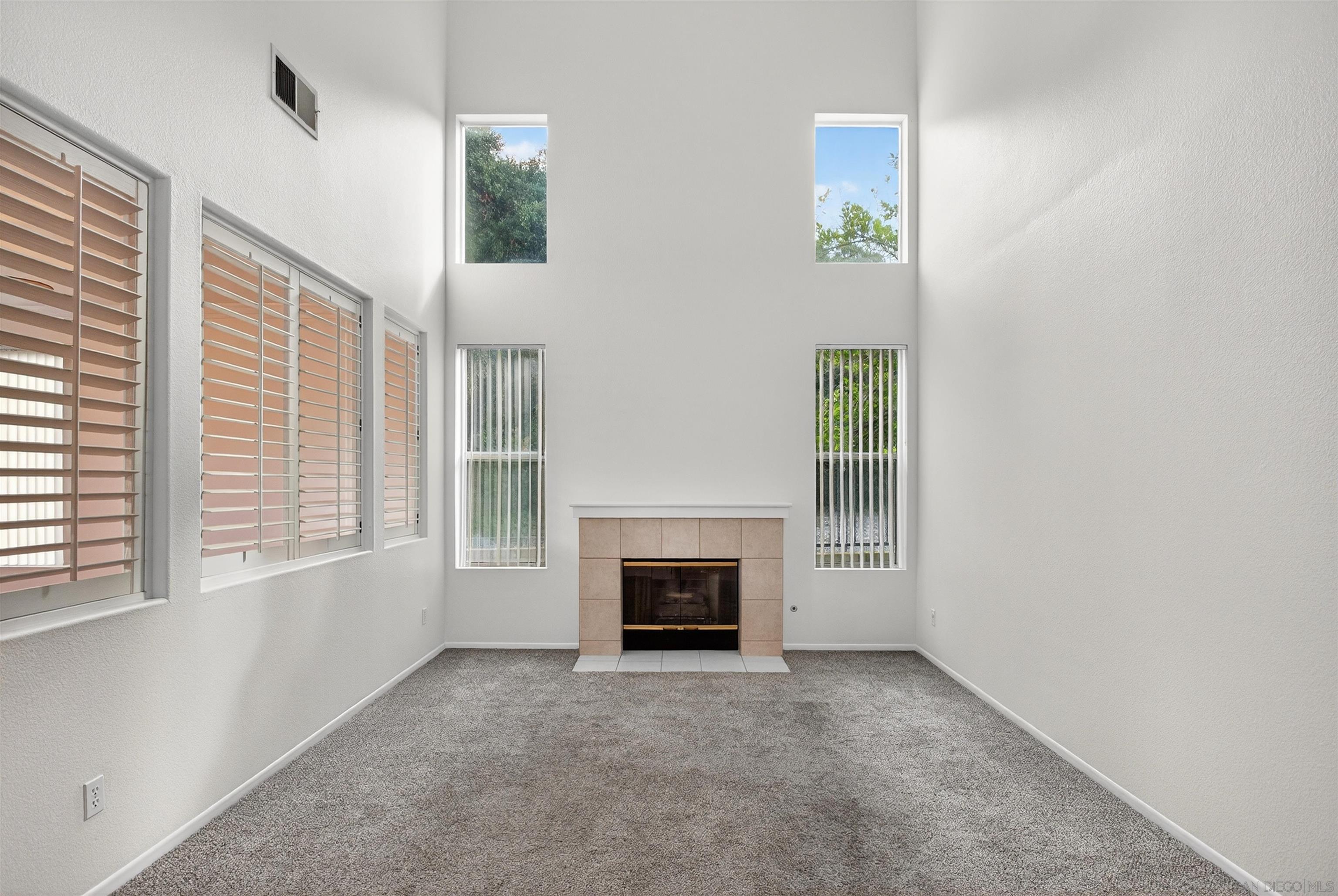 Detail Gallery Image 2 of 49 For 11911  Dapple Way, San Diego,  CA 92128 - 5 Beds | 3 Baths