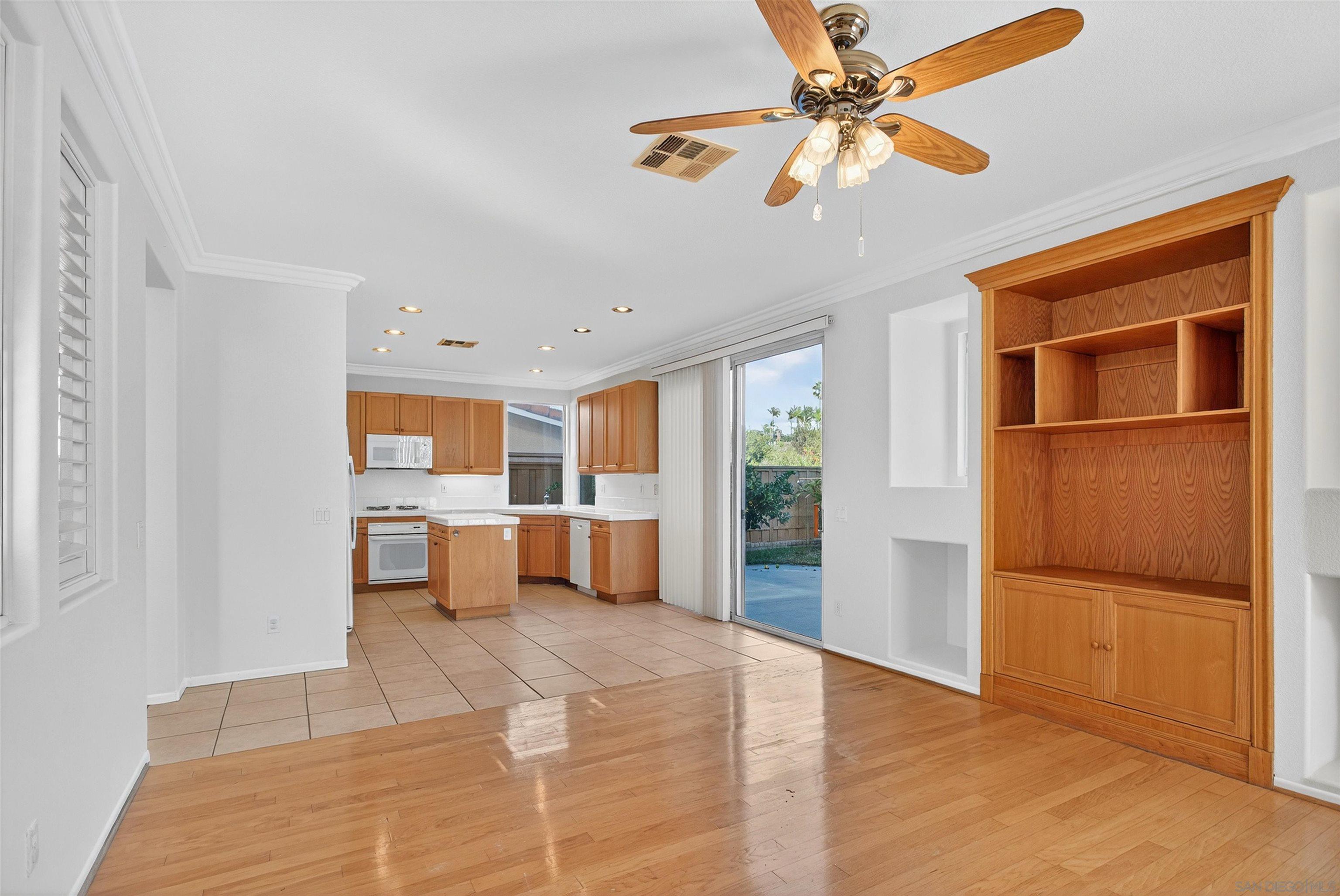 Detail Gallery Image 11 of 49 For 11911  Dapple Way, San Diego,  CA 92128 - 5 Beds | 3 Baths