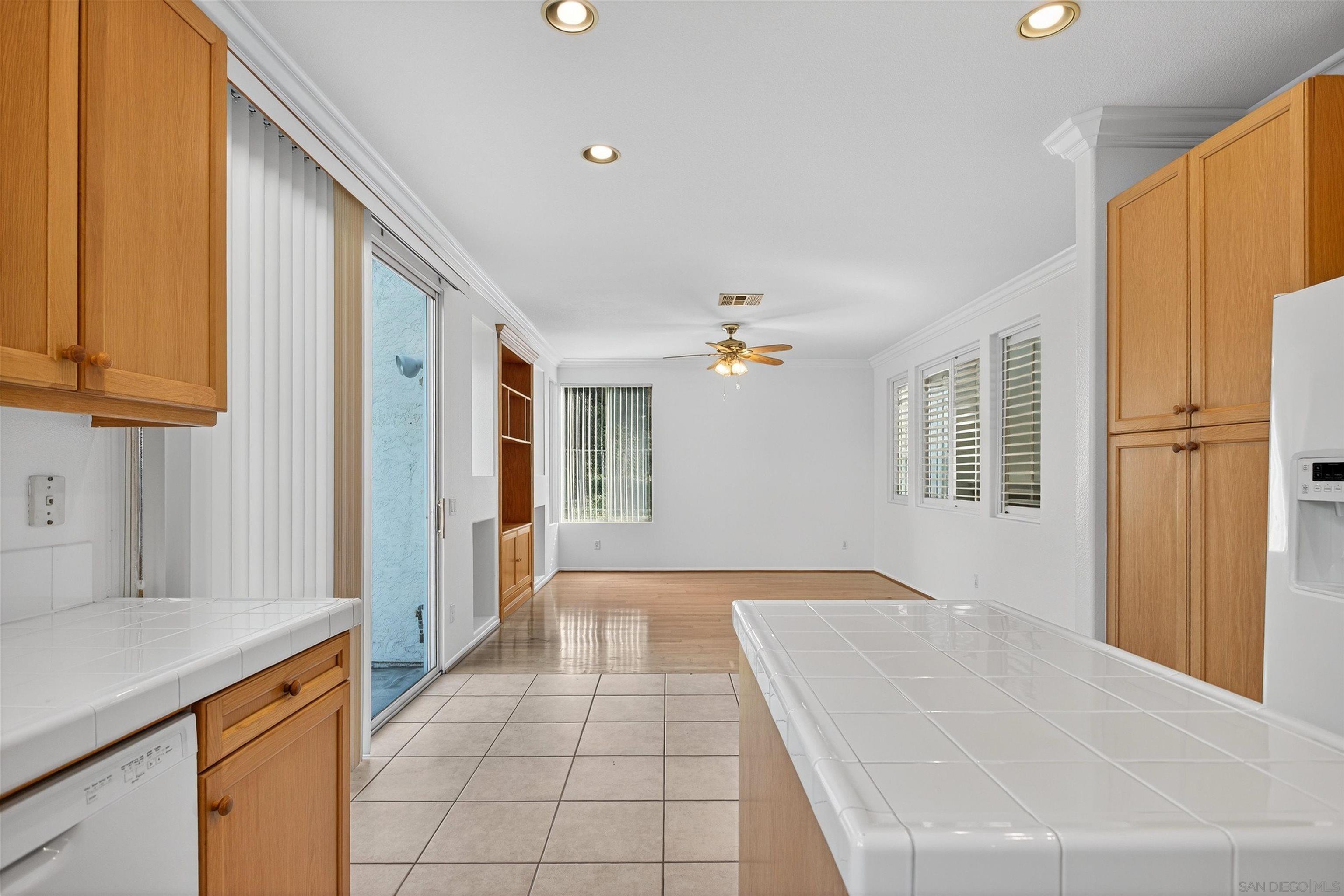 Detail Gallery Image 13 of 49 For 11911  Dapple Way, San Diego,  CA 92128 - 5 Beds | 3 Baths