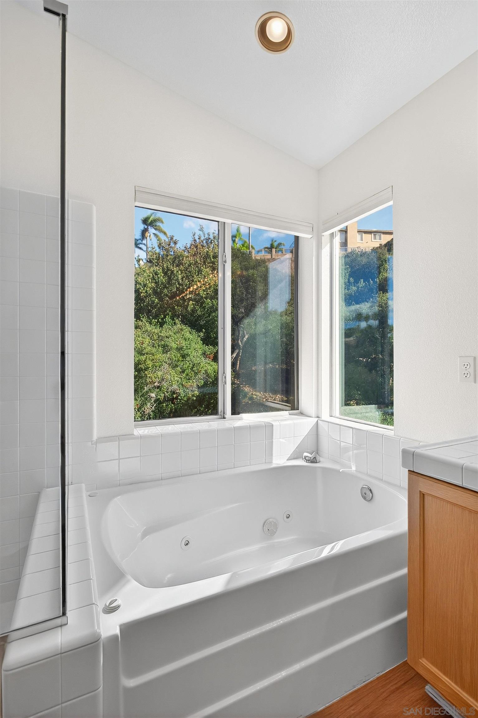 Detail Gallery Image 23 of 49 For 11911  Dapple Way, San Diego,  CA 92128 - 5 Beds | 3 Baths