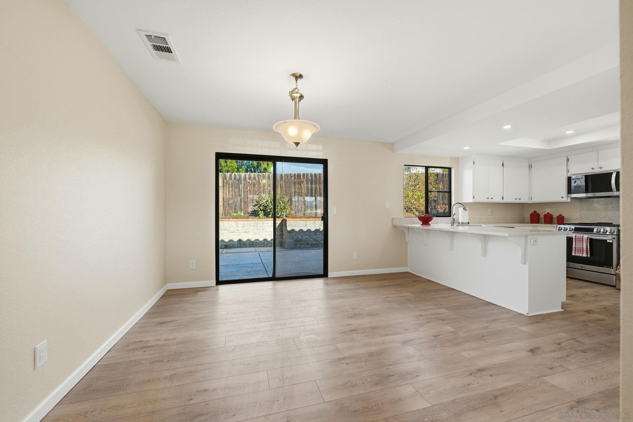 Detail Gallery Image 13 of 43 For 304  Lion Valley Rd, Escondido,  CA 92027 - 3 Beds | 2 Baths