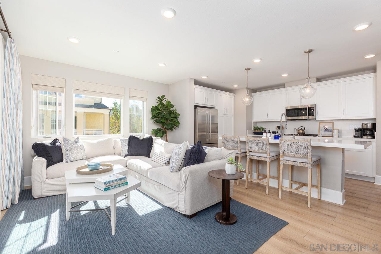 Detail Gallery Image 2 of 30 For 827  Jersey Court, San Diego,  CA 92109 - 3 Beds | 3 Baths