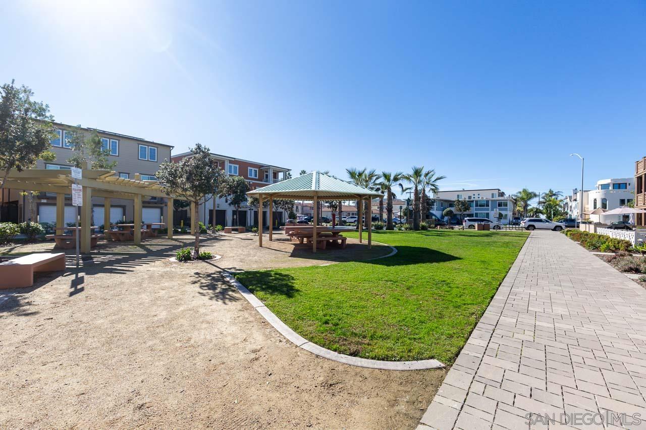 Detail Gallery Image 25 of 30 For 827  Jersey Court, San Diego,  CA 92109 - 3 Beds | 3 Baths