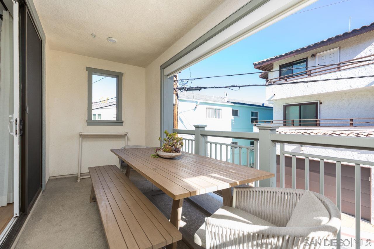 Detail Gallery Image 7 of 30 For 827  Jersey Court, San Diego,  CA 92109 - 3 Beds | 3 Baths