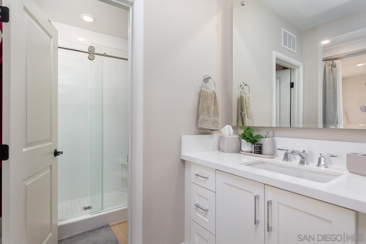 Detail Gallery Image 9 of 30 For 827  Jersey Court, San Diego,  CA 92109 - 3 Beds | 3 Baths