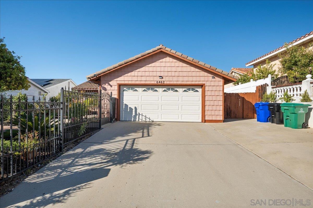 Detail Gallery Image 4 of 32 For 6462  Hauser St, San Diego,  CA 92114 - 3 Beds | 2 Baths