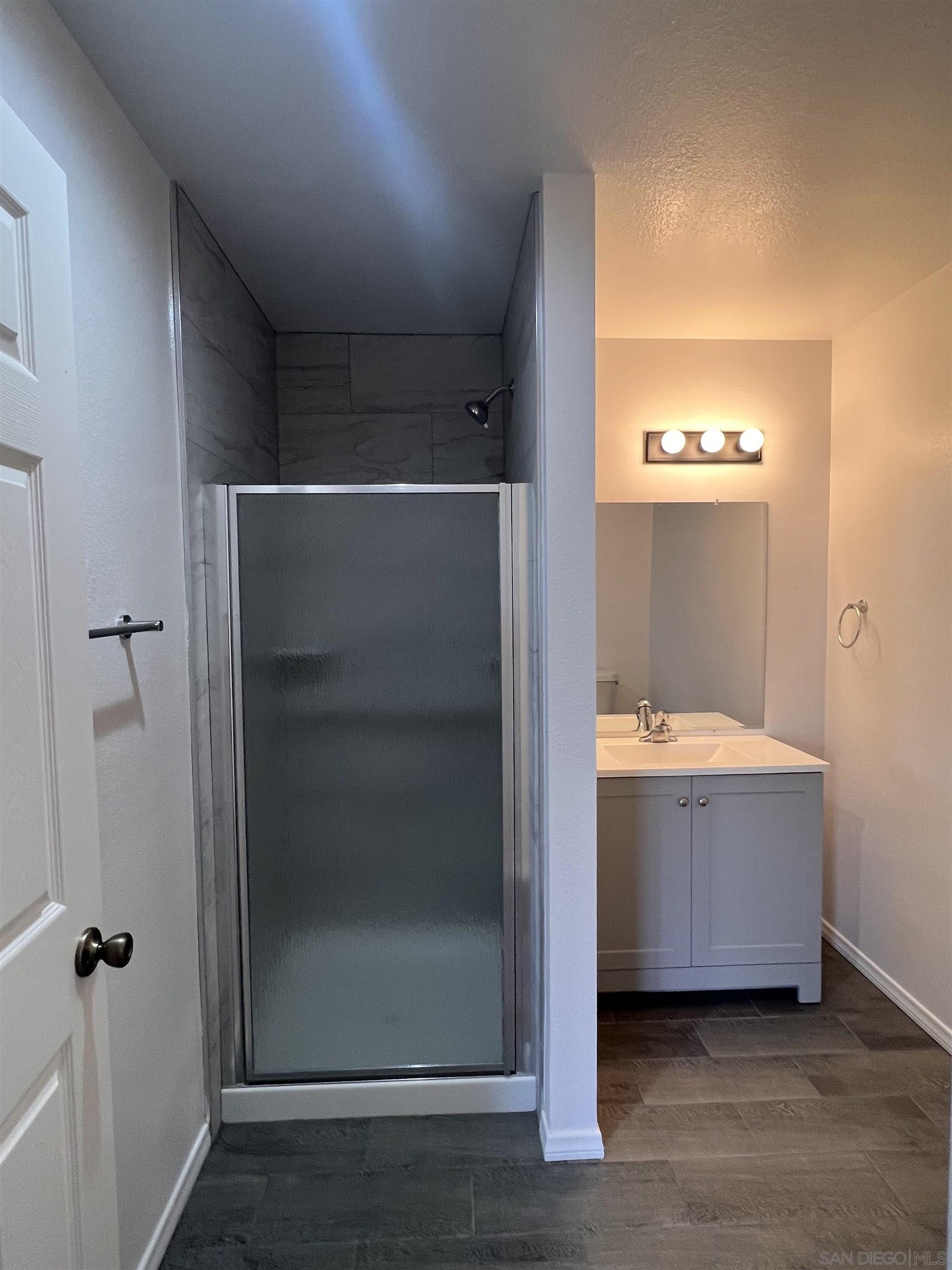 Detail Gallery Image 6 of 13 For 1932  West Dr  E, Vista,  CA 92083 - 2 Beds | 2 Baths