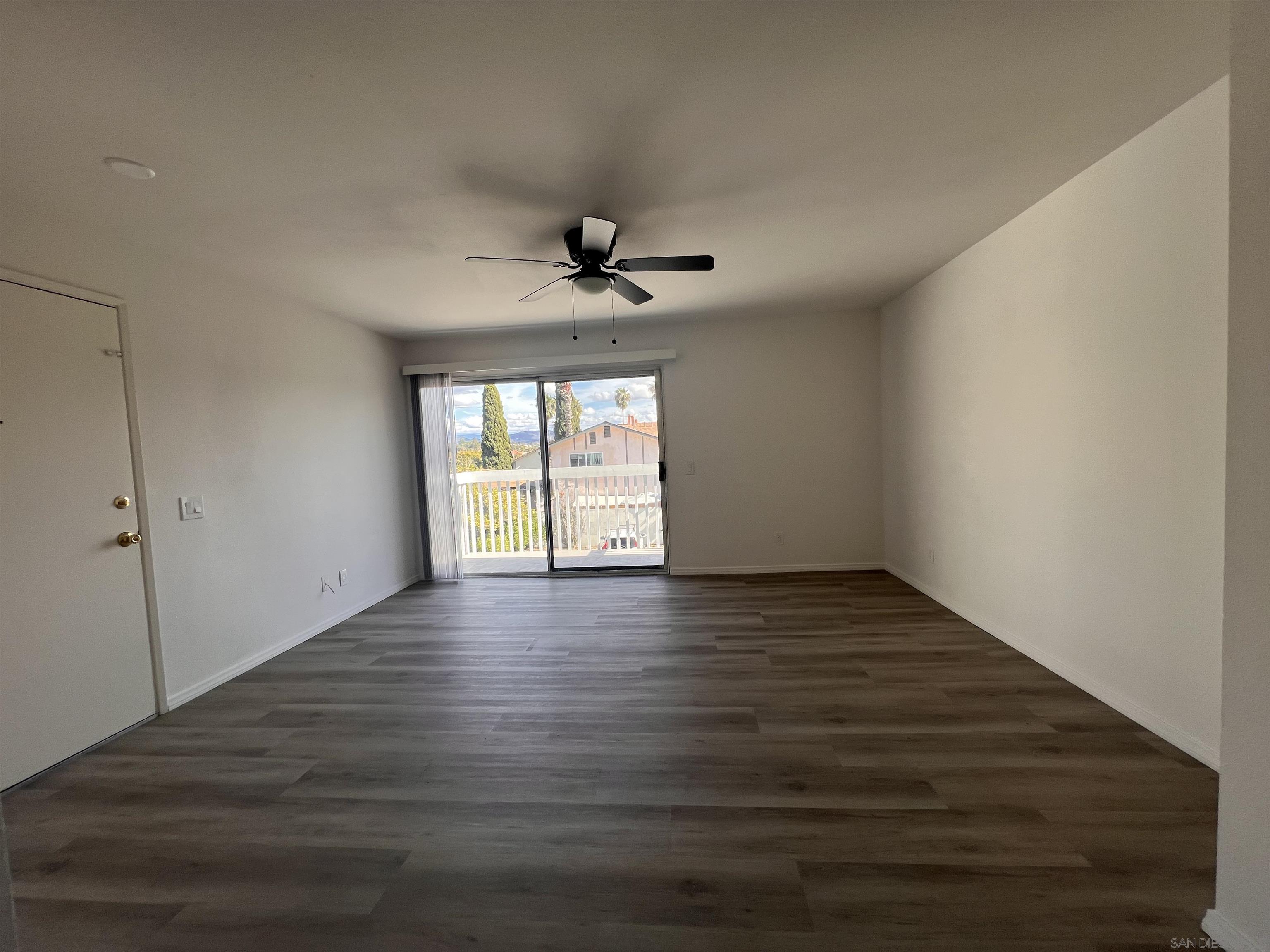 Detail Gallery Image 8 of 13 For 1932  West Dr  E, Vista,  CA 92083 - 2 Beds | 2 Baths