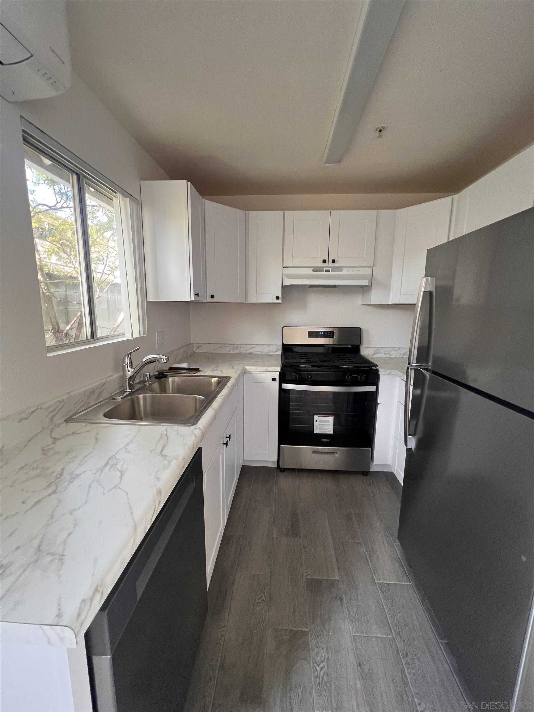 Detail Gallery Image 9 of 13 For 1932  West Dr  E, Vista,  CA 92083 - 2 Beds | 2 Baths