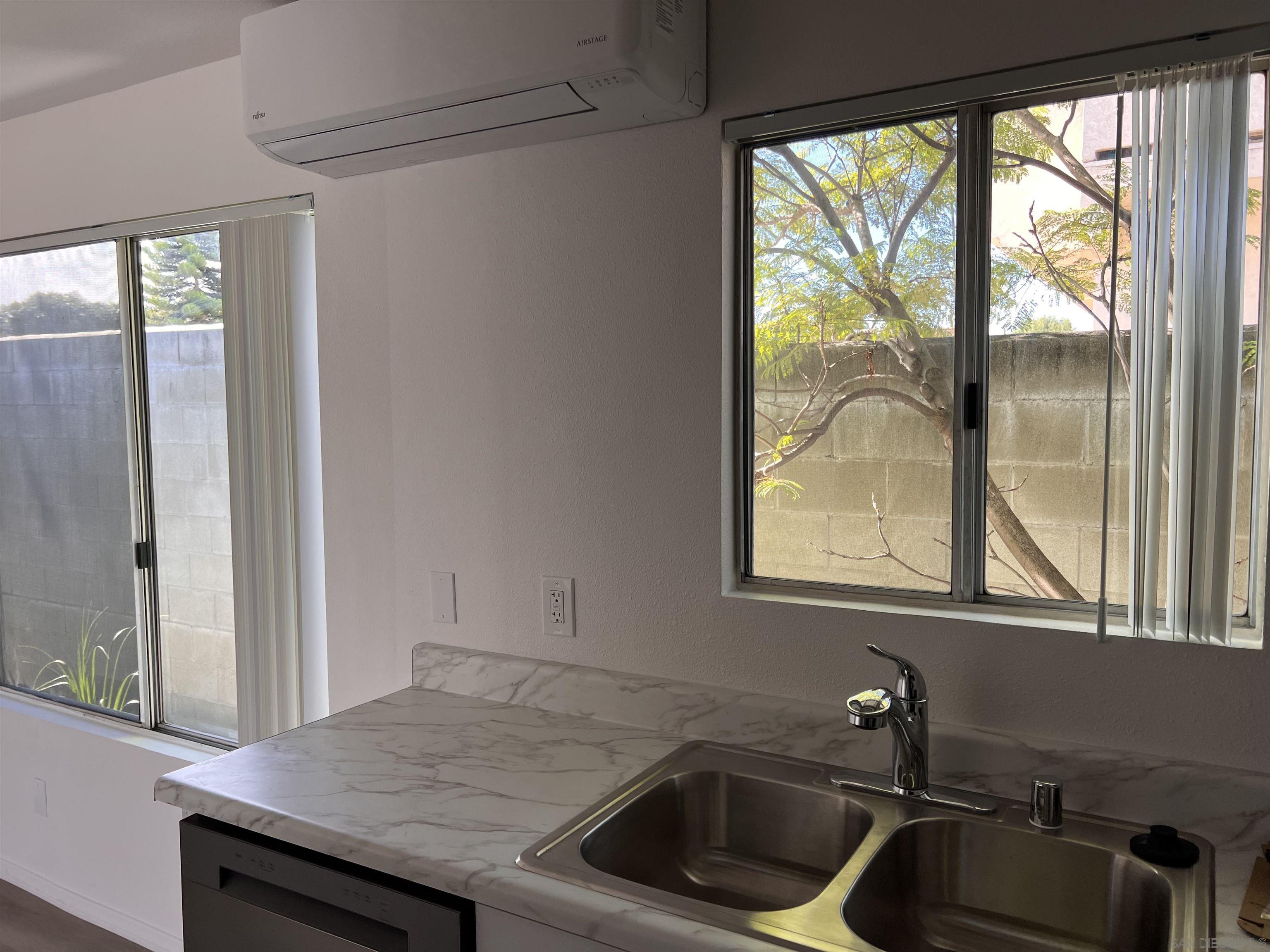 Detail Gallery Image 10 of 13 For 1932  West Dr  E, Vista,  CA 92083 - 2 Beds | 2 Baths