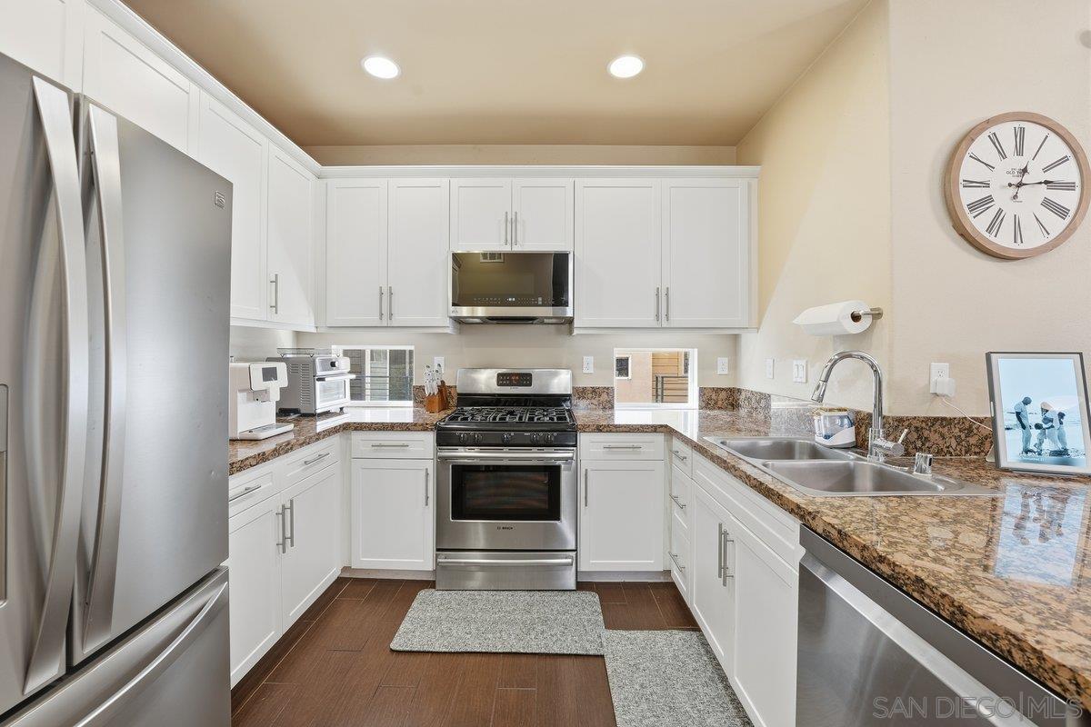 Detail Gallery Image 13 of 41 For 4543  Rainier Ave  #19,  San Diego,  CA 92120 - 3 Beds | 3 Baths