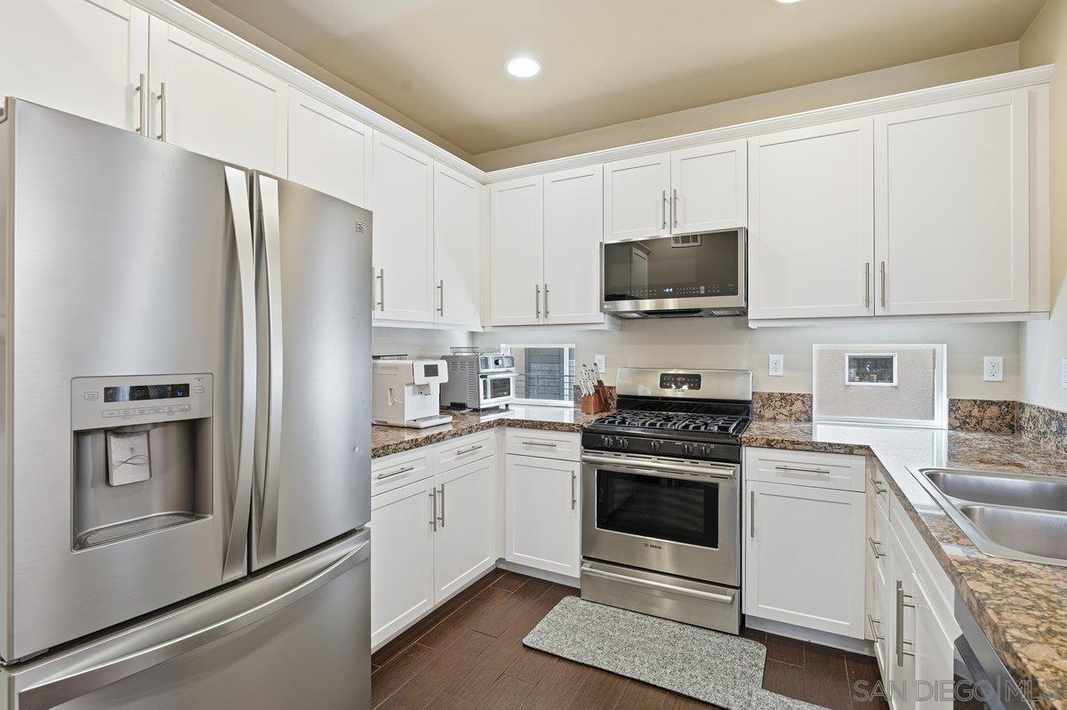 Detail Gallery Image 14 of 41 For 4543  Rainier Ave  #19,  San Diego,  CA 92120 - 3 Beds | 3 Baths