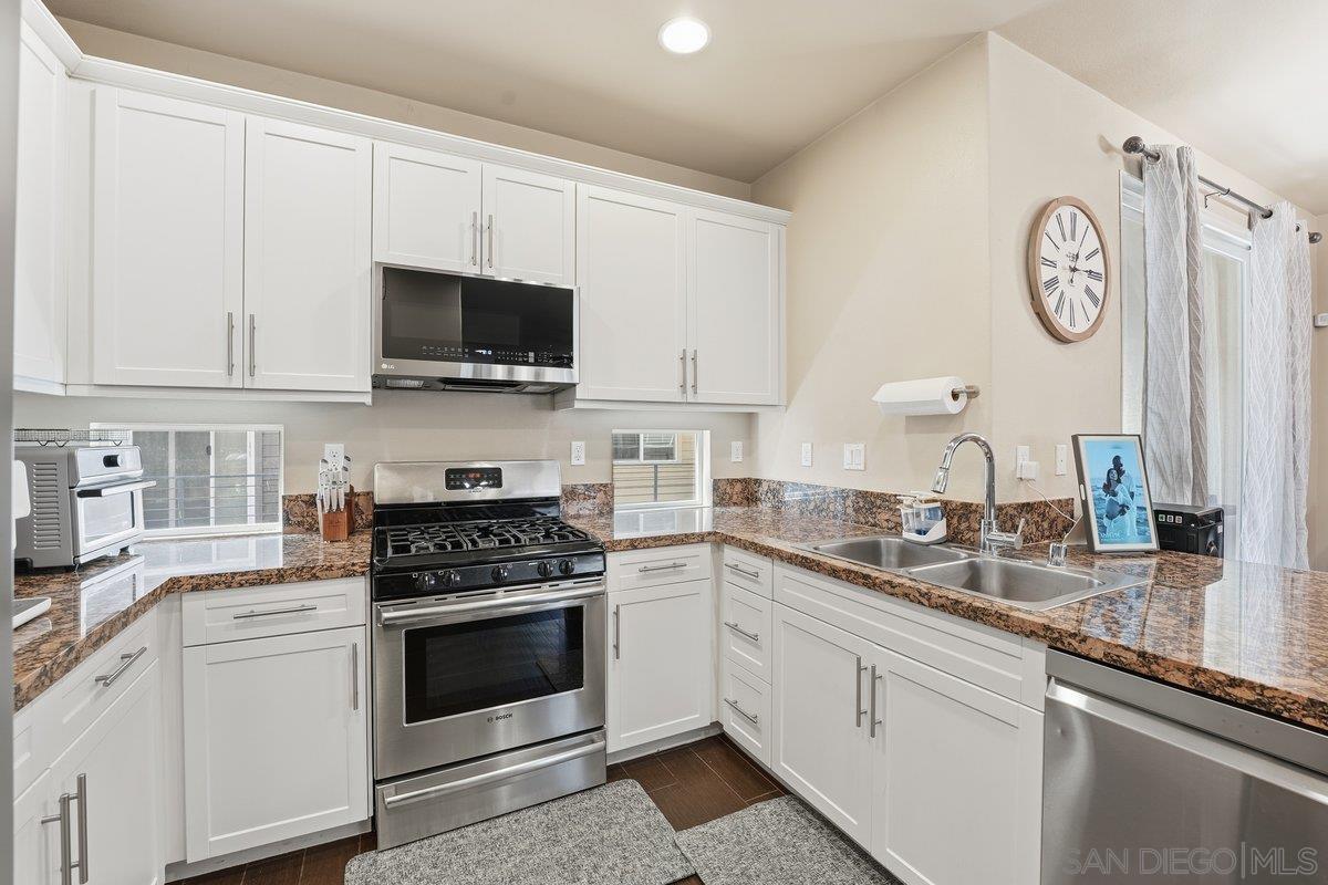 Detail Gallery Image 15 of 41 For 4543  Rainier Ave  #19,  San Diego,  CA 92120 - 3 Beds | 3 Baths