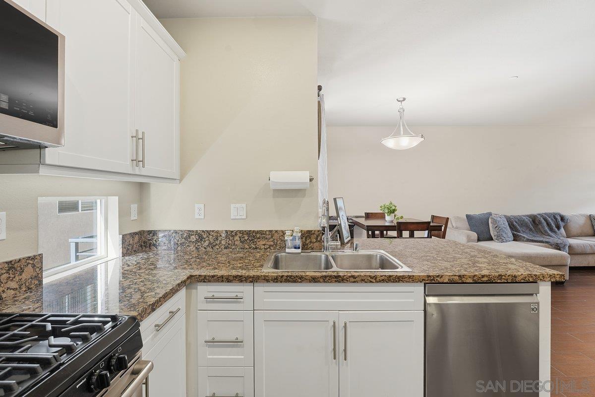 Detail Gallery Image 16 of 41 For 4543  Rainier Ave  #19,  San Diego,  CA 92120 - 3 Beds | 3 Baths