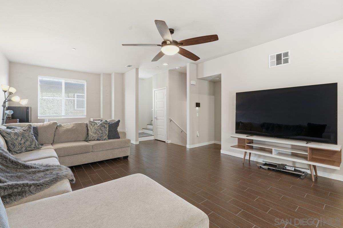 Detail Gallery Image 6 of 41 For 4543  Rainier Ave  #19,  San Diego,  CA 92120 - 3 Beds | 3 Baths