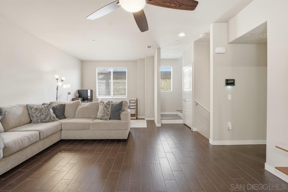 Detail Gallery Image 7 of 41 For 4543  Rainier Ave  #19,  San Diego,  CA 92120 - 3 Beds | 3 Baths