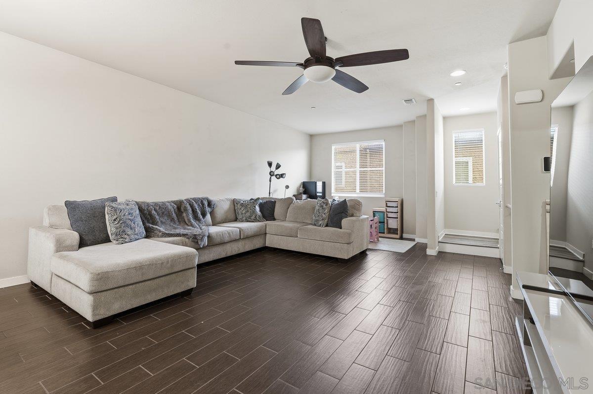 Detail Gallery Image 8 of 41 For 4543  Rainier Ave  #19,  San Diego,  CA 92120 - 3 Beds | 3 Baths