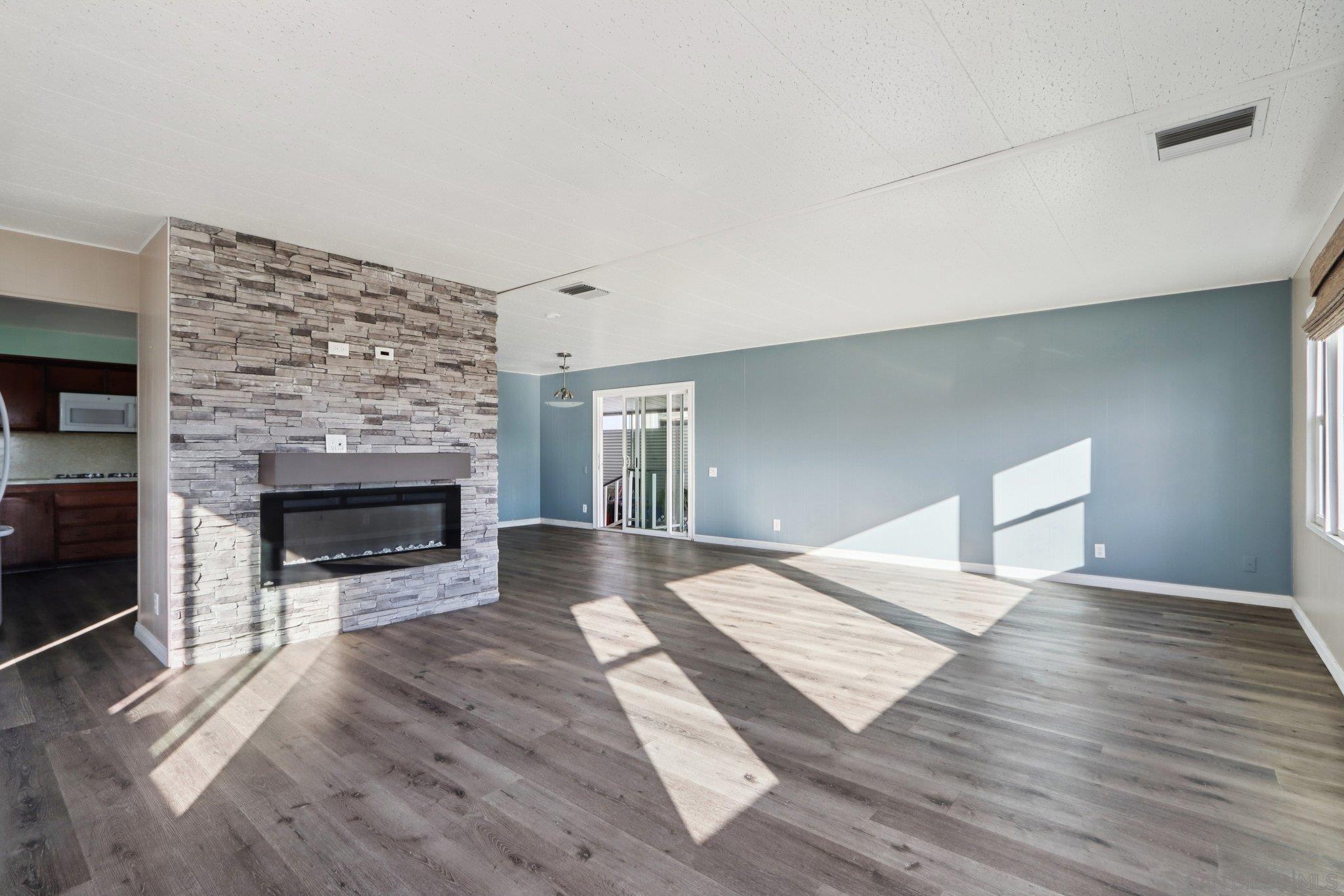 Detail Gallery Image 2 of 65 For 1215  Anchors Way Drive  #135,  Ventura,  CA 93001 - 2 Beds | 2 Baths