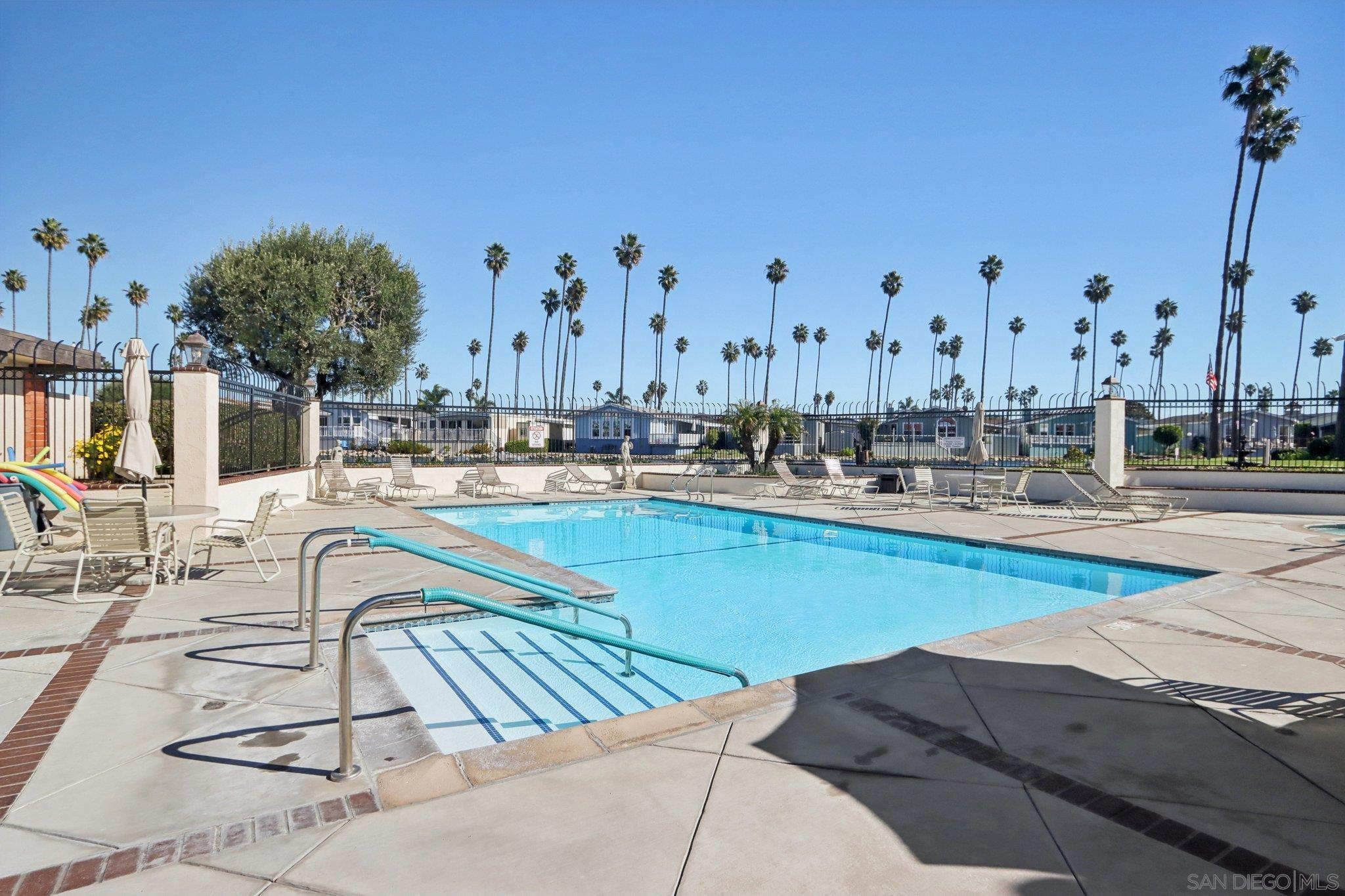 Detail Gallery Image 11 of 65 For 1215  Anchors Way Drive  #135,  Ventura,  CA 93001 - 2 Beds | 2 Baths