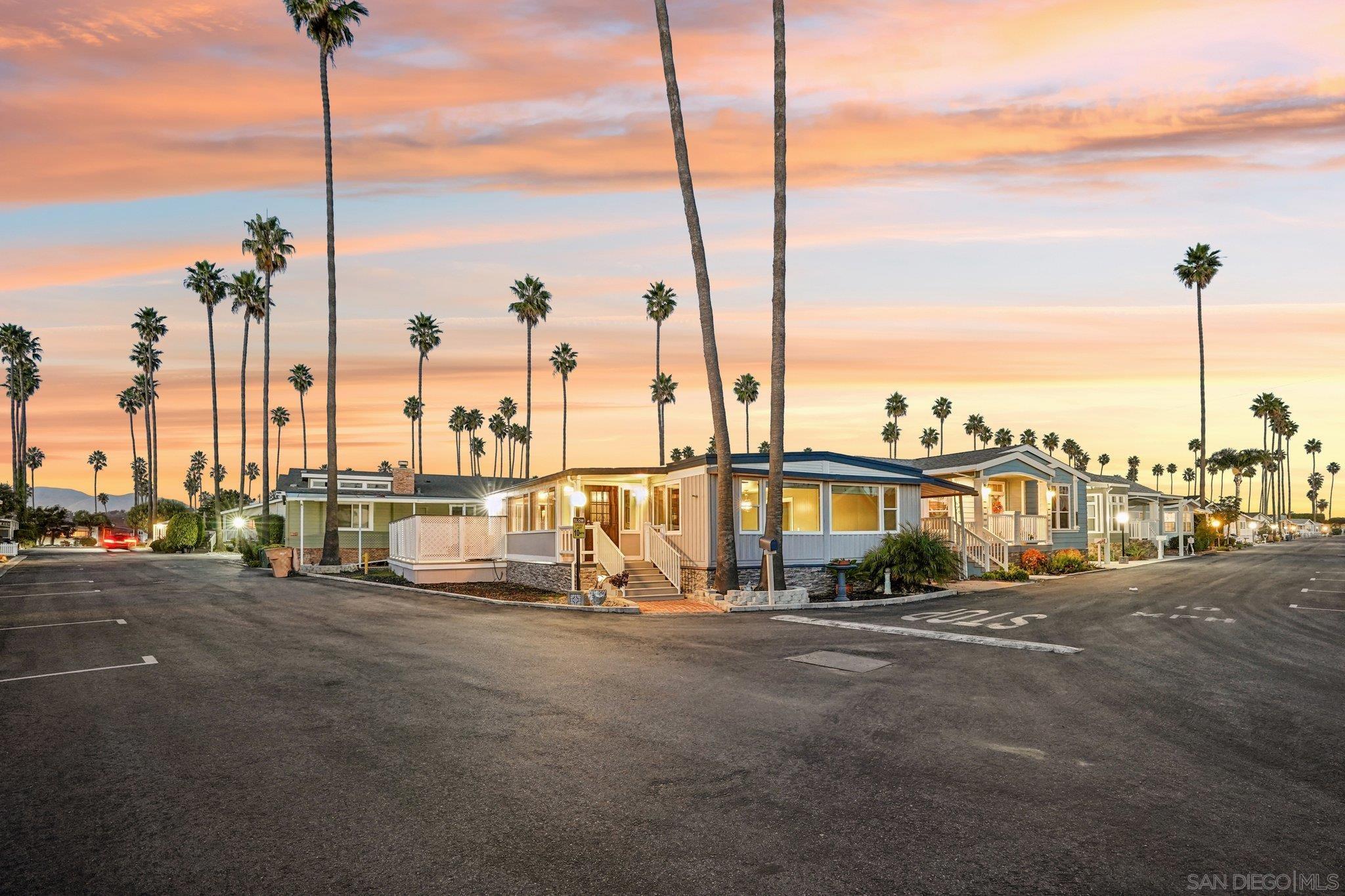 Detail Gallery Image 3 of 65 For 1215  Anchors Way Drive  #135,  Ventura,  CA 93001 - 2 Beds | 2 Baths