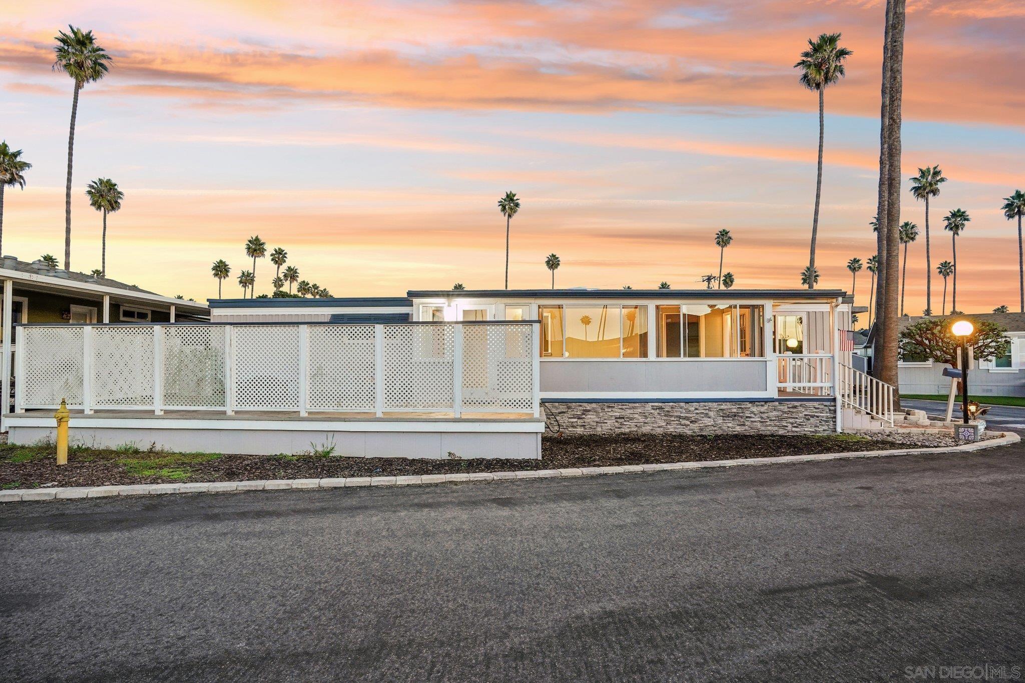 Detail Gallery Image 46 of 65 For 1215  Anchors Way Drive  #135,  Ventura,  CA 93001 - 2 Beds | 2 Baths