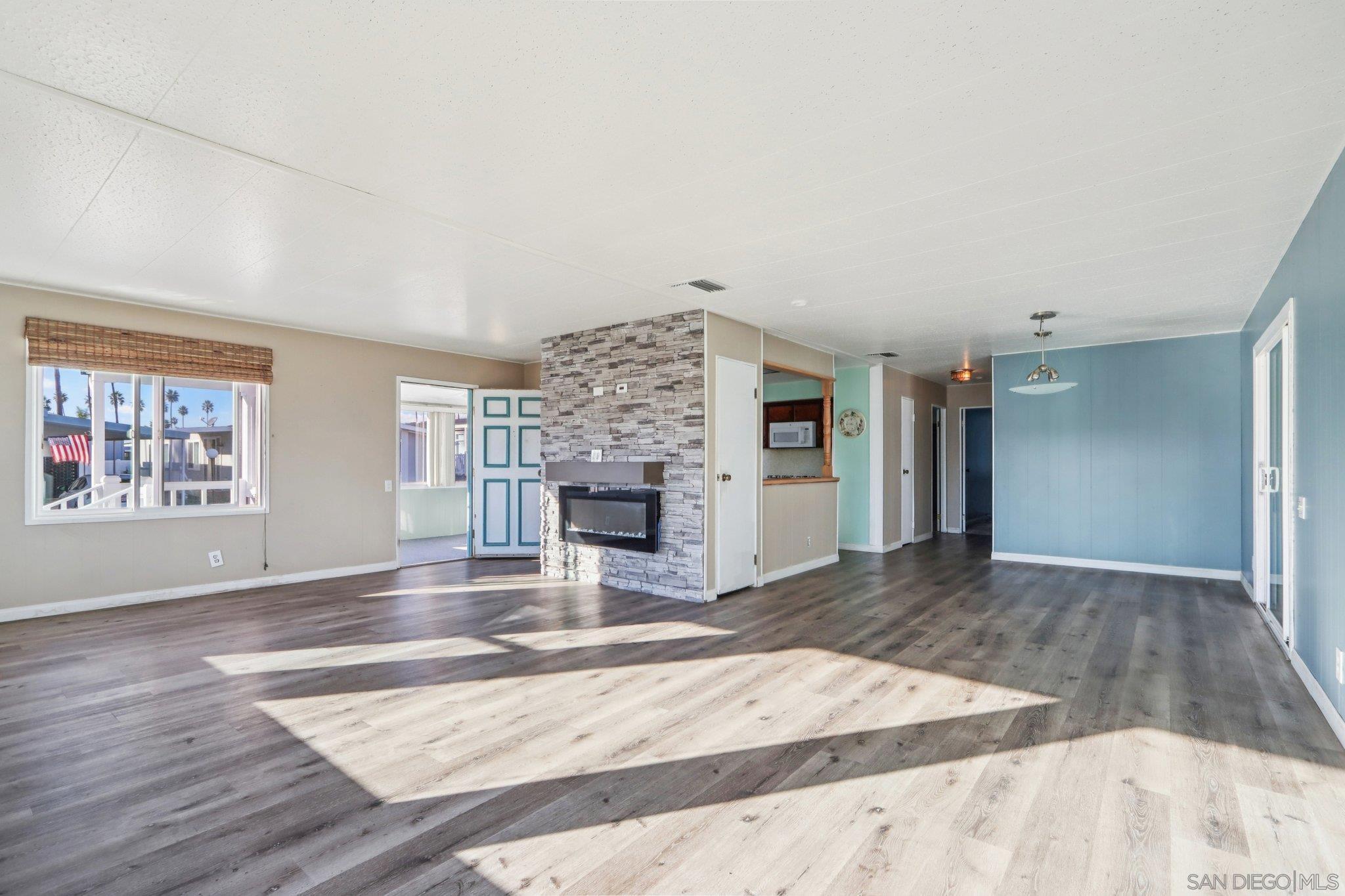 Detail Gallery Image 6 of 65 For 1215  Anchors Way Drive  #135,  Ventura,  CA 93001 - 2 Beds | 2 Baths