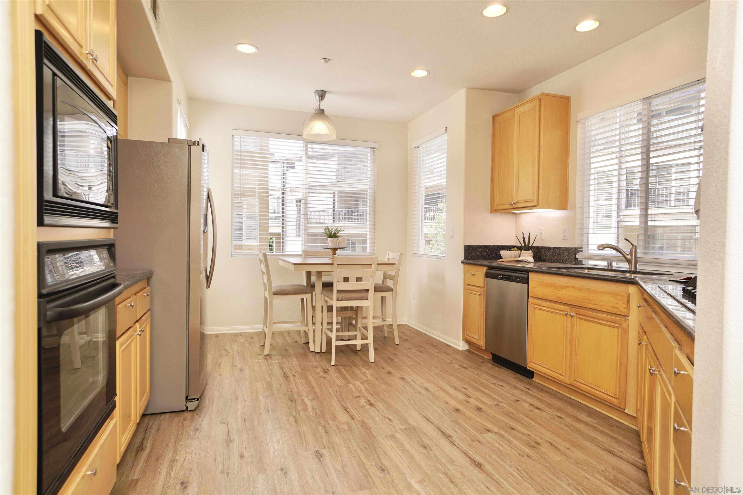 Detail Gallery Image 11 of 28 For 817  Kalpati Circle  212, Carlsbad,  CA 92008 - 2 Beds | 2/1 Baths