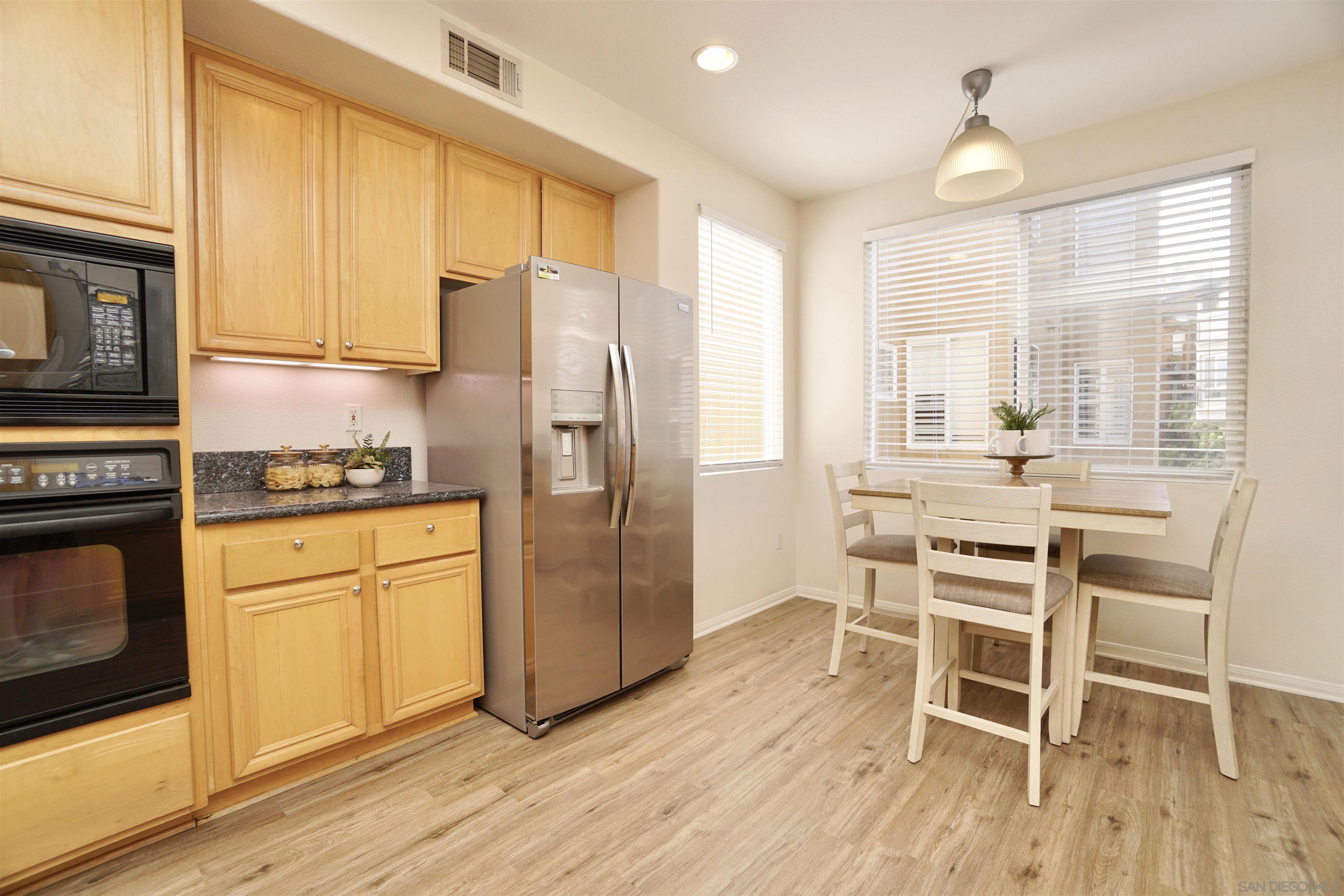 Detail Gallery Image 12 of 28 For 817  Kalpati Circle  212, Carlsbad,  CA 92008 - 2 Beds | 2/1 Baths