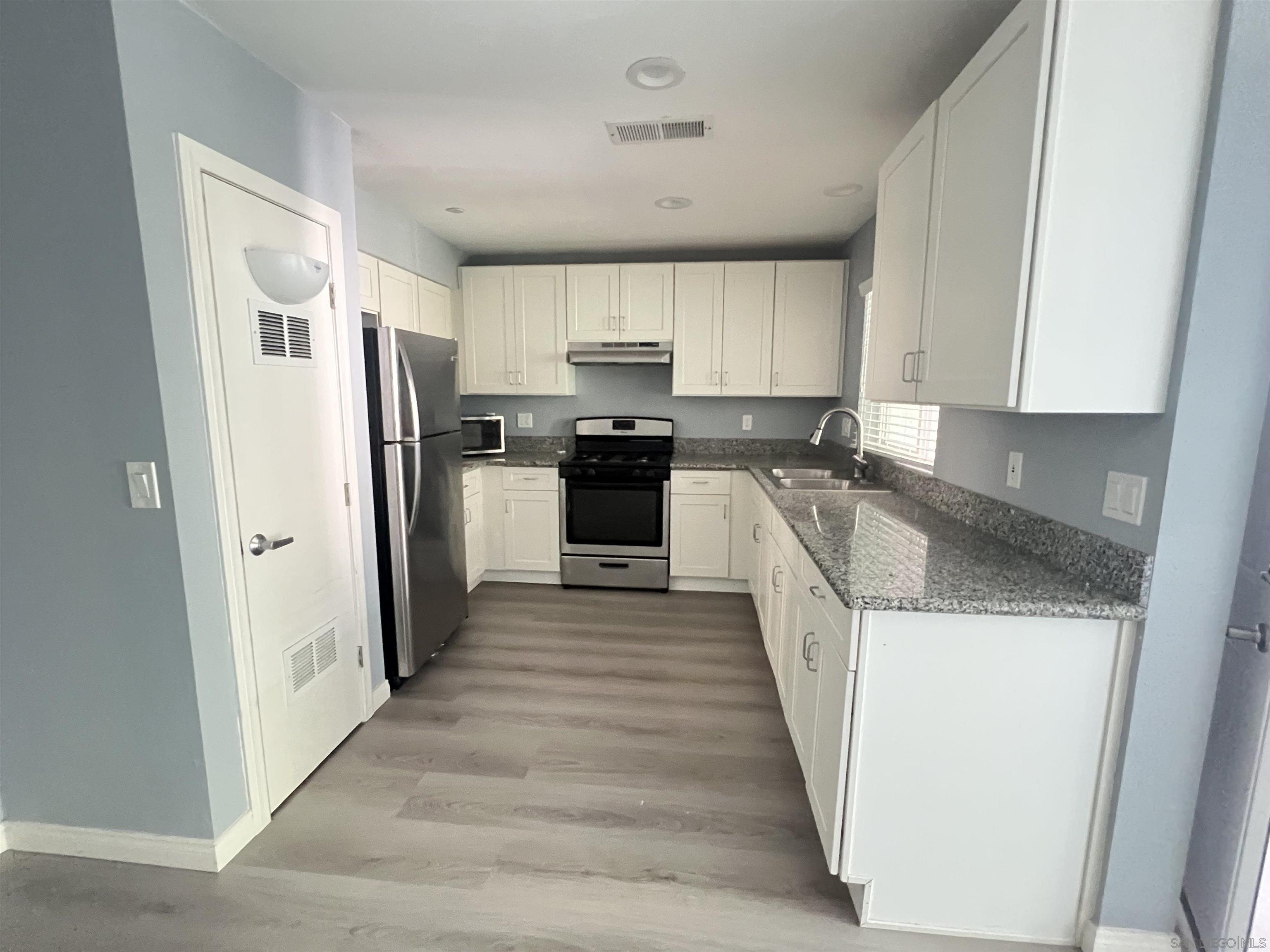 Front Image Thumbnail for SD250044611