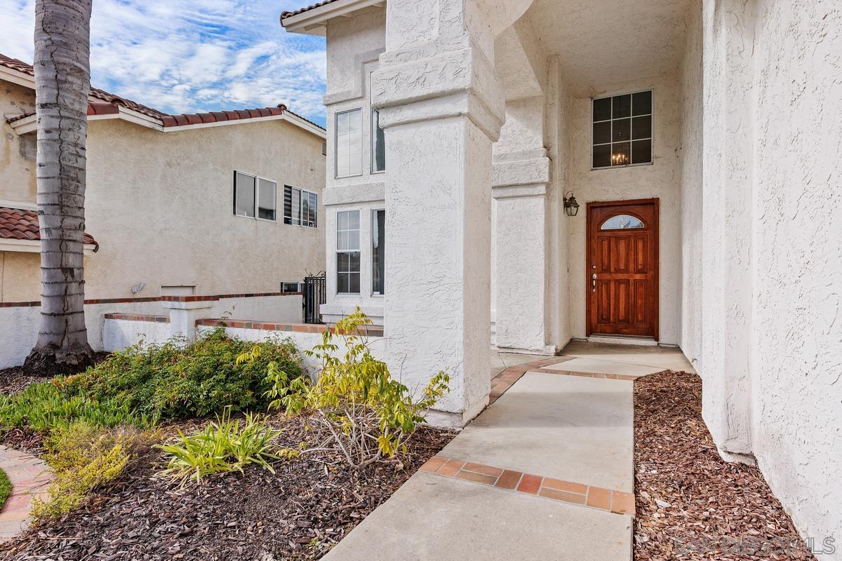 Detail Gallery Image 3 of 37 For 2091  Wedgewood Drive, Oceanside,  CA 92056 - 5 Beds | 3 Baths