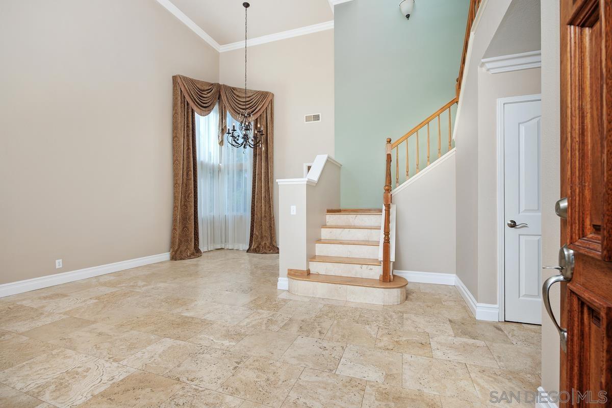 Detail Gallery Image 5 of 37 For 2091  Wedgewood Drive, Oceanside,  CA 92056 - 5 Beds | 3 Baths