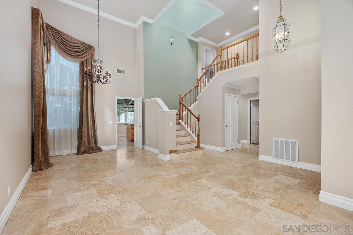 Detail Gallery Image 7 of 37 For 2091  Wedgewood Drive, Oceanside,  CA 92056 - 5 Beds | 3 Baths