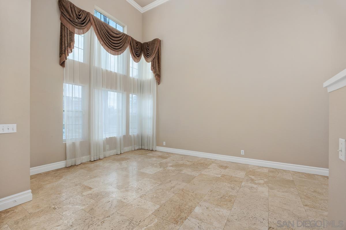 Detail Gallery Image 8 of 37 For 2091  Wedgewood Drive, Oceanside,  CA 92056 - 5 Beds | 3 Baths