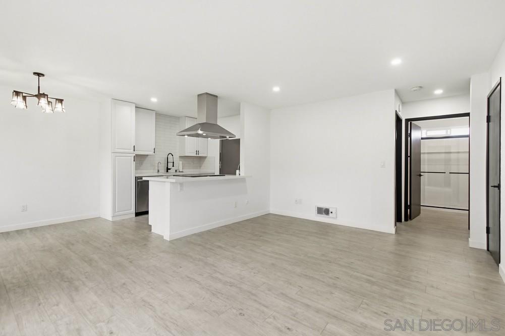 Detail Gallery Image 1 of 28 For 9556  Carroll Canyon Rd  #143,  San Diego,  CA 92126 - 1 Beds | 1 Baths