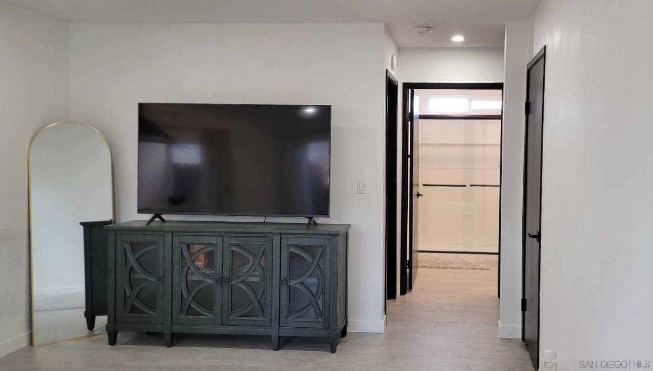 Detail Gallery Image 5 of 12 For 9556  Carroll Canyon Rd  #143,  San Diego,  CA 92126 - 1 Beds | 1 Baths