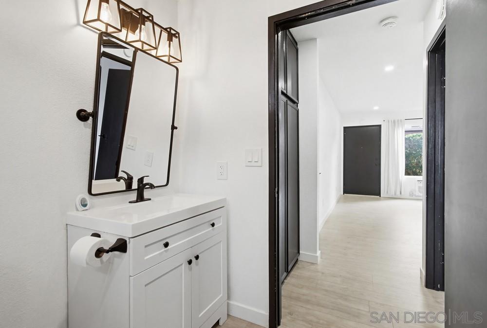 Detail Gallery Image 4 of 28 For 9556  Carroll Canyon Rd  #143,  San Diego,  CA 92126 - 1 Beds | 1 Baths
