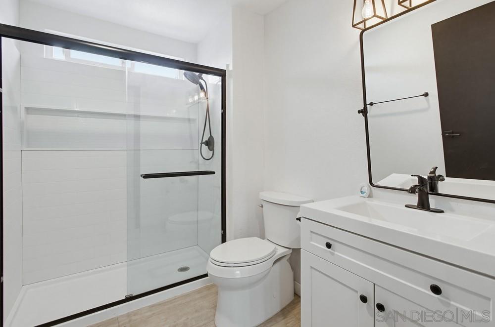 Detail Gallery Image 5 of 28 For 9556  Carroll Canyon Rd  #143,  San Diego,  CA 92126 - 1 Beds | 1 Baths