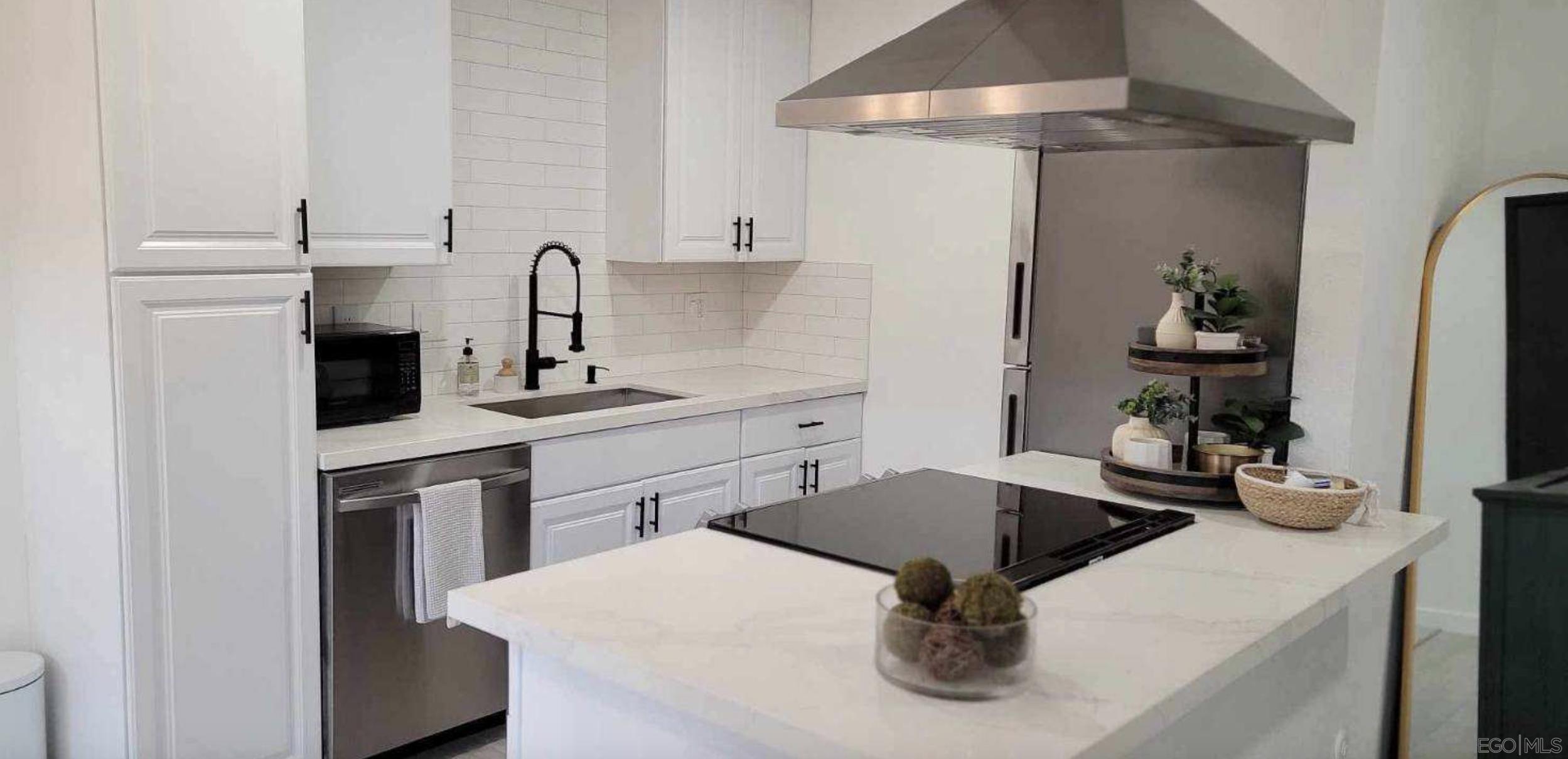 Detail Gallery Image 8 of 12 For 9556  Carroll Canyon Rd  #143,  San Diego,  CA 92126 - 1 Beds | 1 Baths