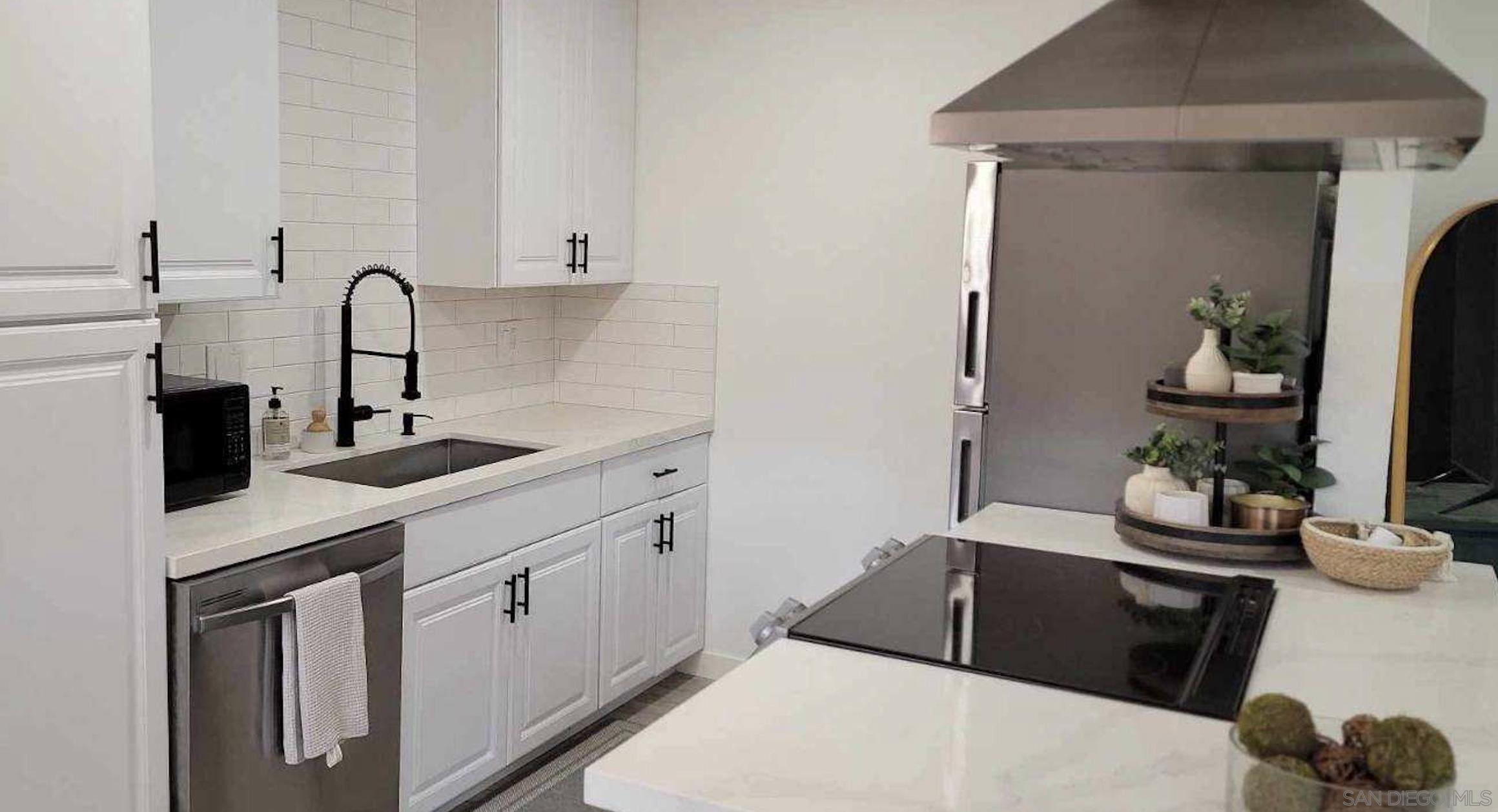 Detail Gallery Image 10 of 12 For 9556  Carroll Canyon Rd  #143,  San Diego,  CA 92126 - 1 Beds | 1 Baths