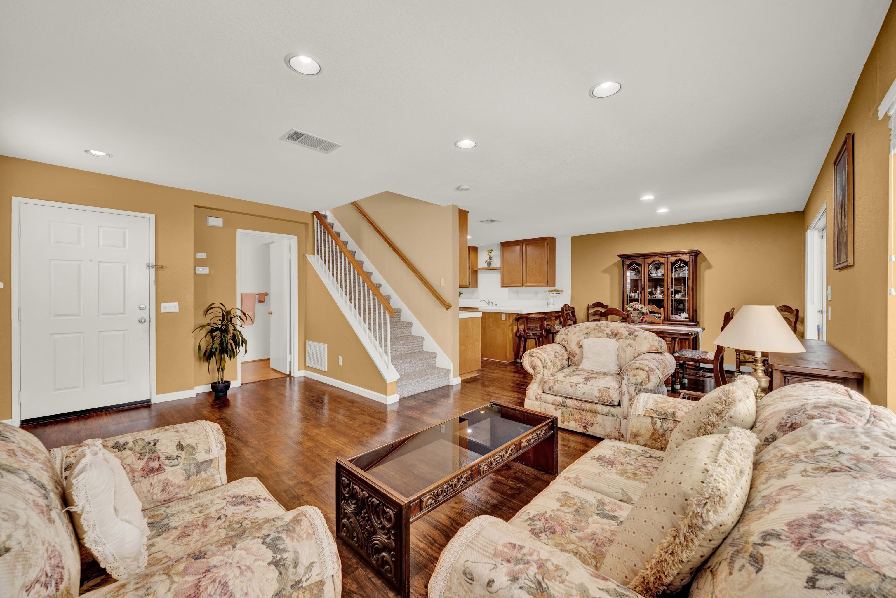 Detail Gallery Image 11 of 63 For 508  Dakota Way, Oceanside,  CA 92056 - 4 Beds | 2/1 Baths