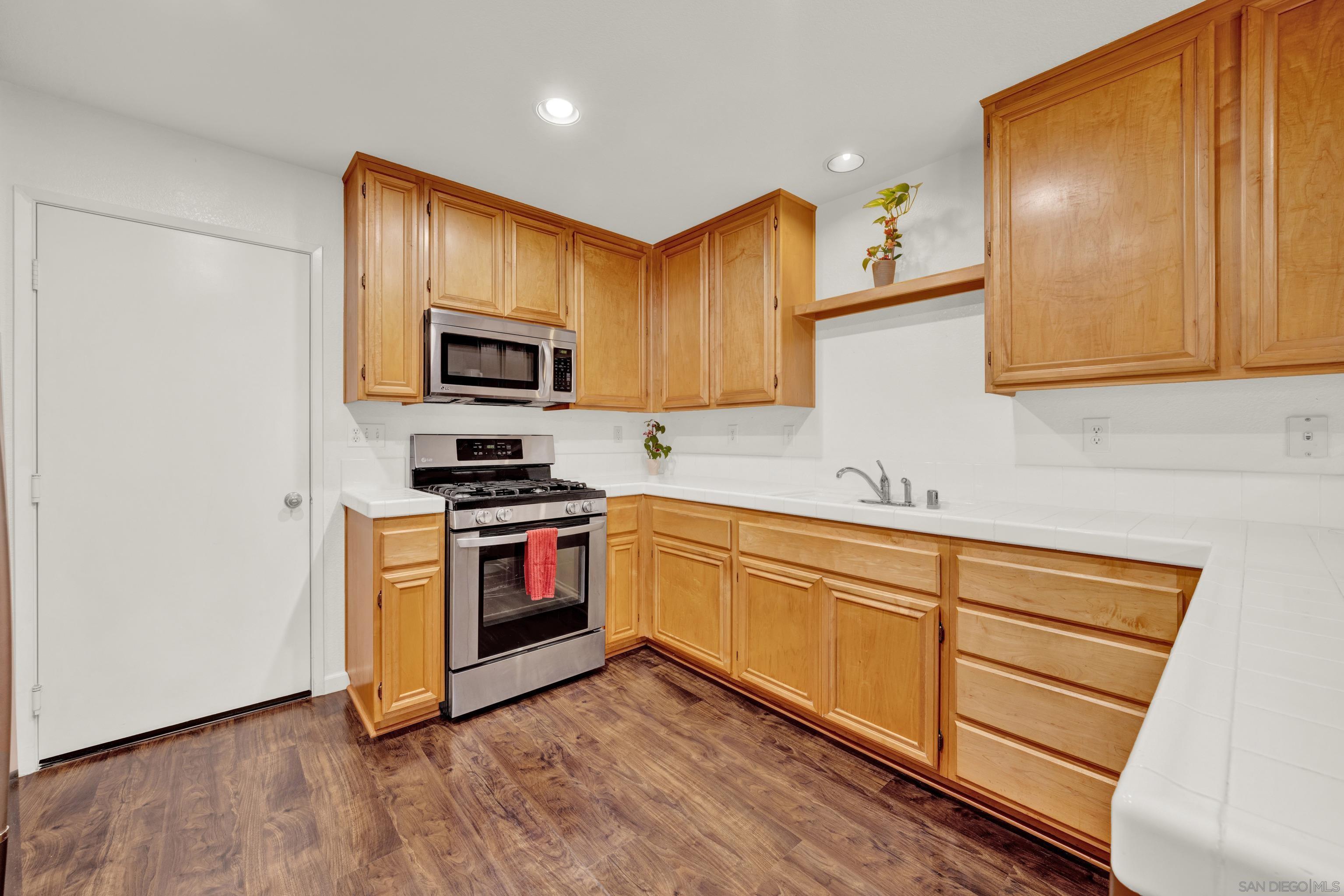 Detail Gallery Image 17 of 63 For 508  Dakota Way, Oceanside,  CA 92056 - 4 Beds | 2/1 Baths