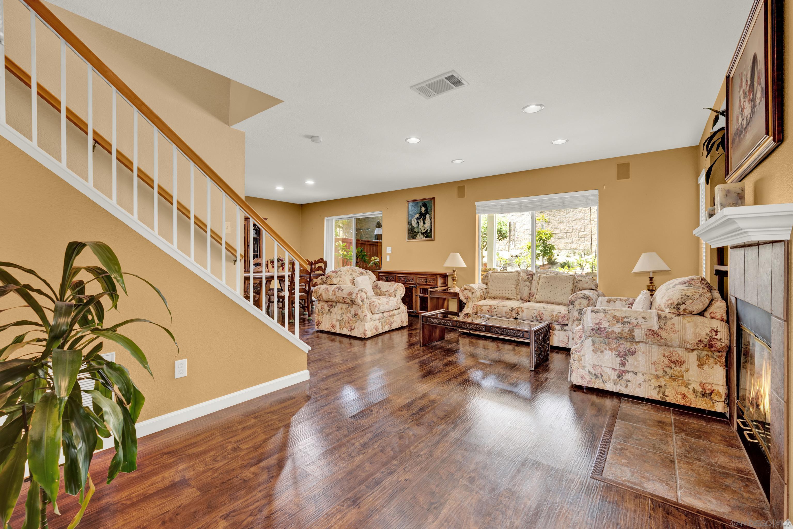 Detail Gallery Image 8 of 63 For 508  Dakota Way, Oceanside,  CA 92056 - 4 Beds | 2/1 Baths