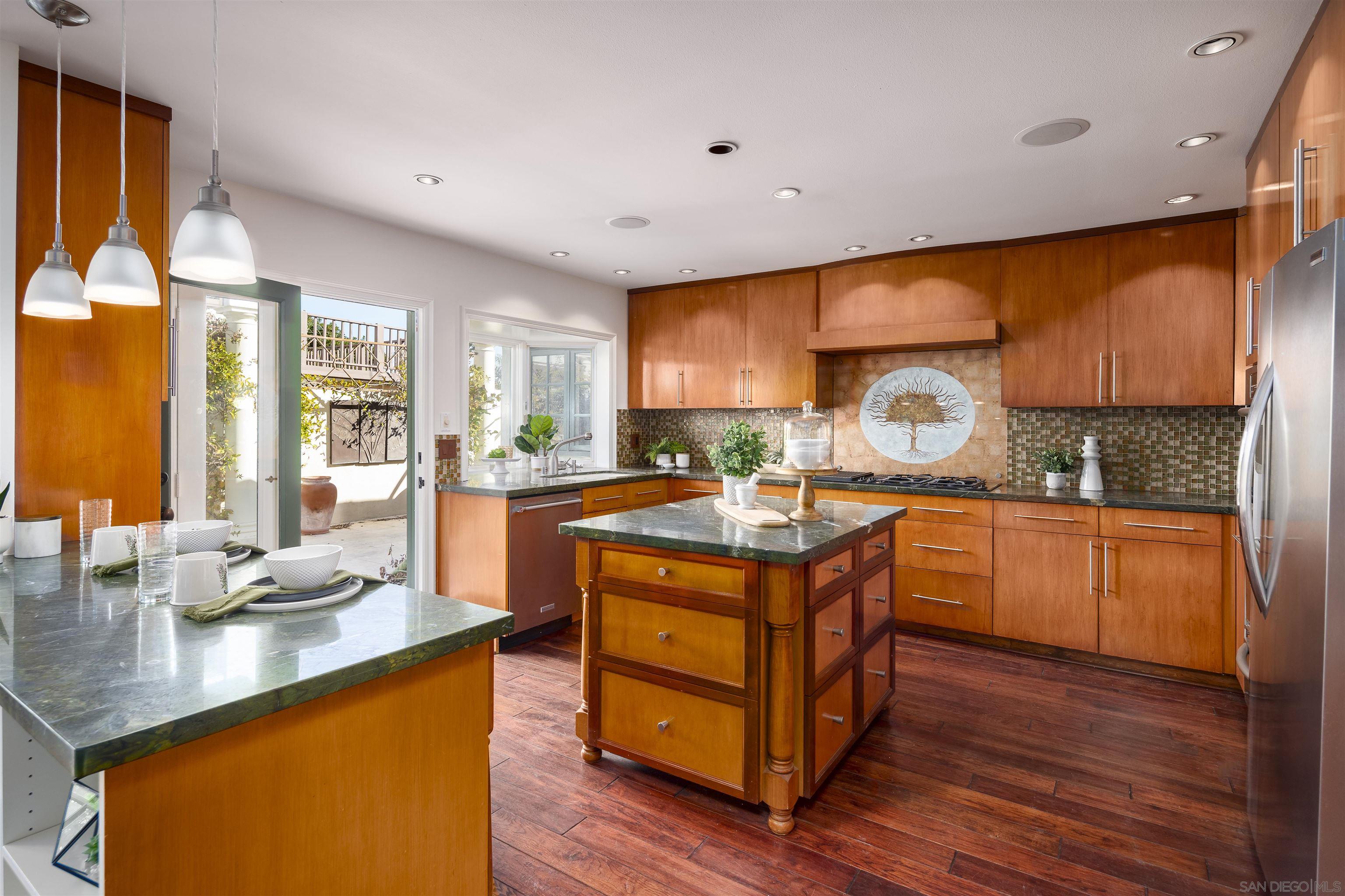 Detail Gallery Image 12 of 33 For 6129  La Flecha, Rancho Santa Fe,  CA 92067 - 4 Beds | 3/1 Baths