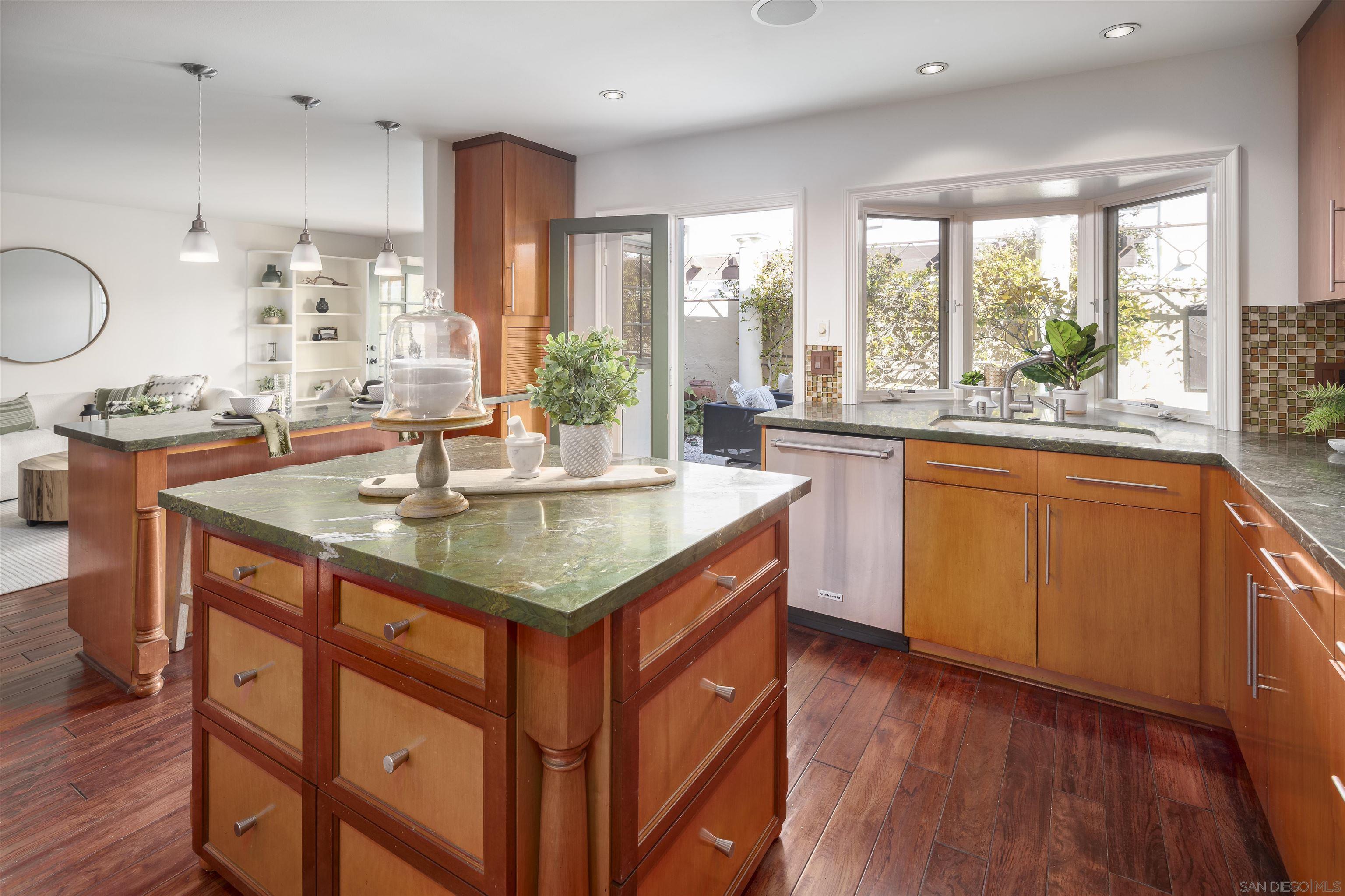 Detail Gallery Image 13 of 33 For 6129  La Flecha, Rancho Santa Fe,  CA 92067 - 4 Beds | 3/1 Baths