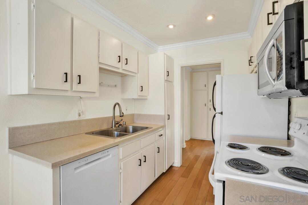 Detail Gallery Image 3 of 23 For 8665  Lake Murray Blvd  #14,  San Diego,  CA 92119 - 1 Beds | 1 Baths