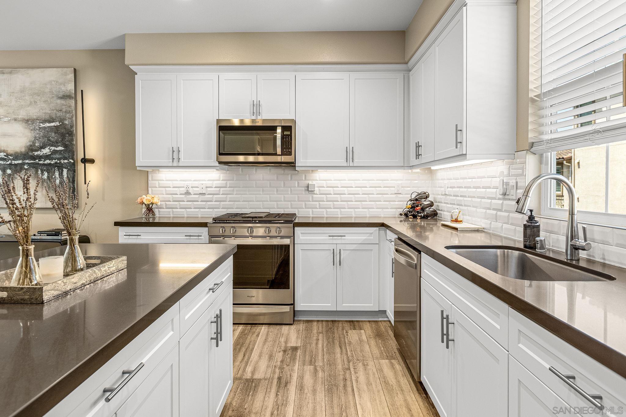 Detail Gallery Image 7 of 30 For 4347  Harbor Way  #4,  Oceanside,  CA 92056 - 3 Beds | 3/1 Baths