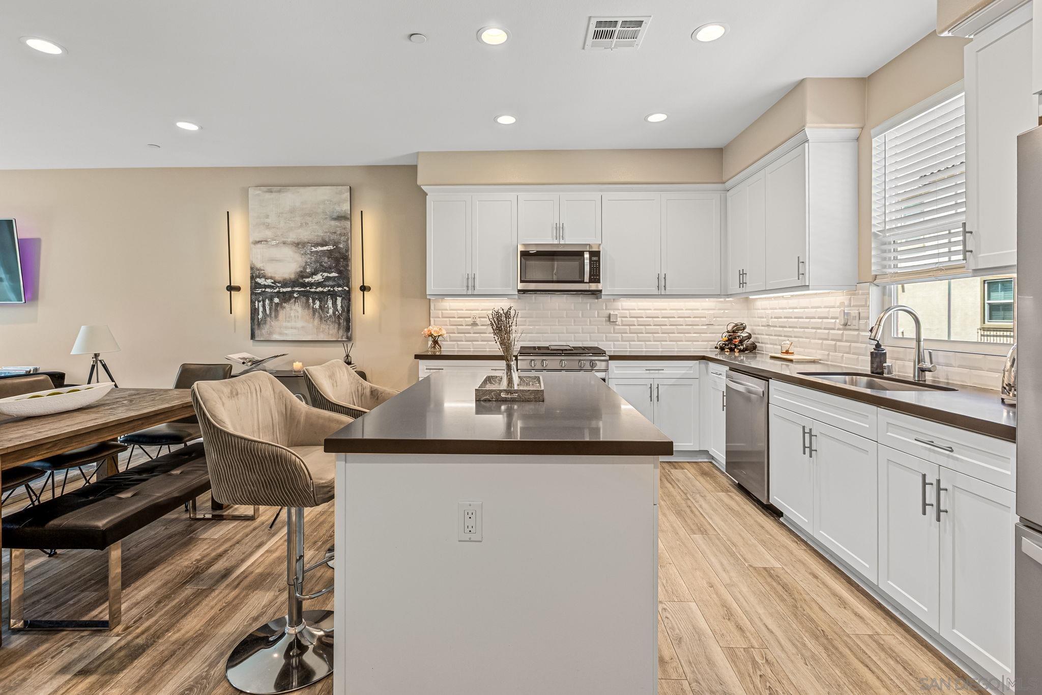 Detail Gallery Image 8 of 30 For 4347  Harbor Way  #4,  Oceanside,  CA 92056 - 3 Beds | 3/1 Baths